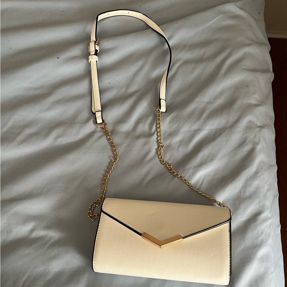Prom purse! Off white purse perfect for prom.